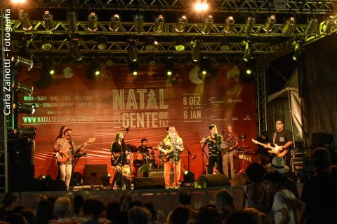 Show do cantor Geraldo Azevedo reúne centenas de pessoas na Praça São Sebastião
