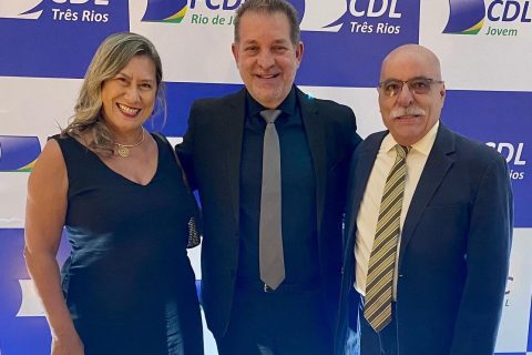 Presidente do Sicomércio, Júlio Freitas, prestigia posse da nova diretoria da CDL Três Rios