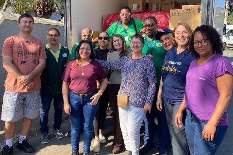 Mesa Brasil Sesc RJ e Sicomércio fazem entrega de leite em pó para entidades sociais da região