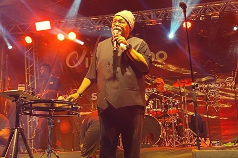 Três Rios comemora seus 85 anos com show de Jorge Aragão