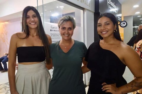Diretora representa o Sicomércio em inauguração de novo espaço de beleza e estética em Três Rios