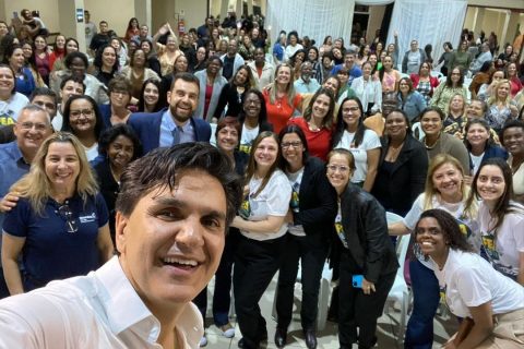 Palestra com o escritor Gabriel Chalita é sucesso na abertura da 7ª FEATRI