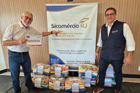 Sicomércio Empresarial realiza tradicional entrega de cestas natalinas para entidades beneficentes da região